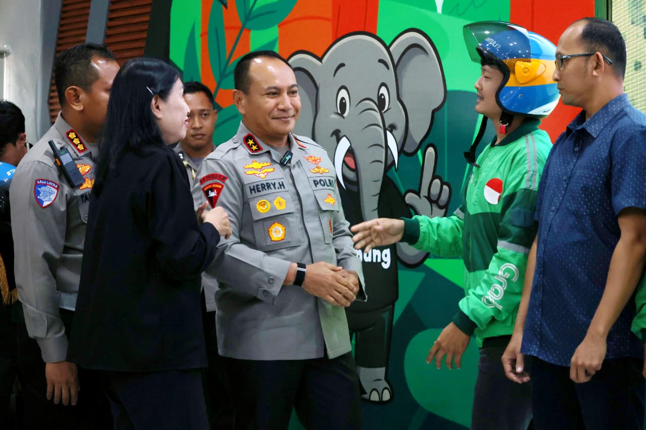 Dari Helm Disabilitas hingga 5.000 Bibit Pohon, Polda Riau Wujudkan Lalu Lintas Hijau dan Inklusif